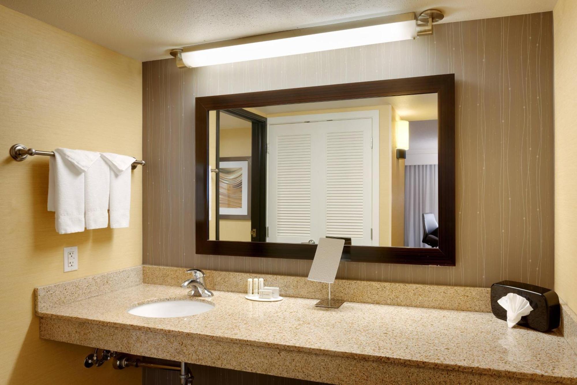 Courtyard By Marriott Salt Lake City סנדי מראה חיצוני תמונה